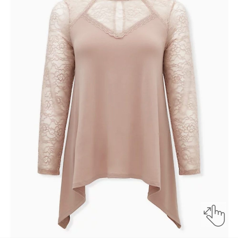 TORRID TAUPE CREPE AND LACE SHARKBITE TOP NWT